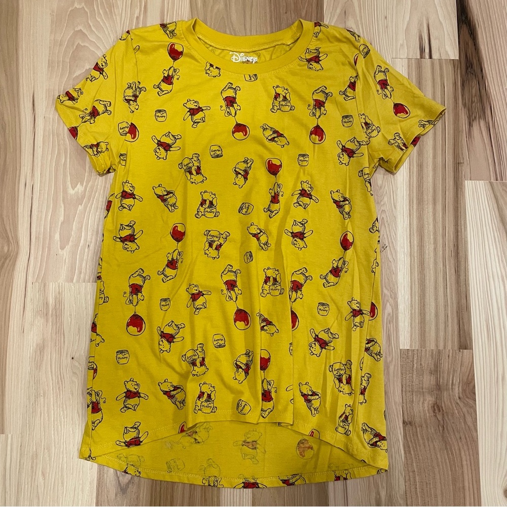 Juniors Winnie The Pooh T Shirt Size: Medium